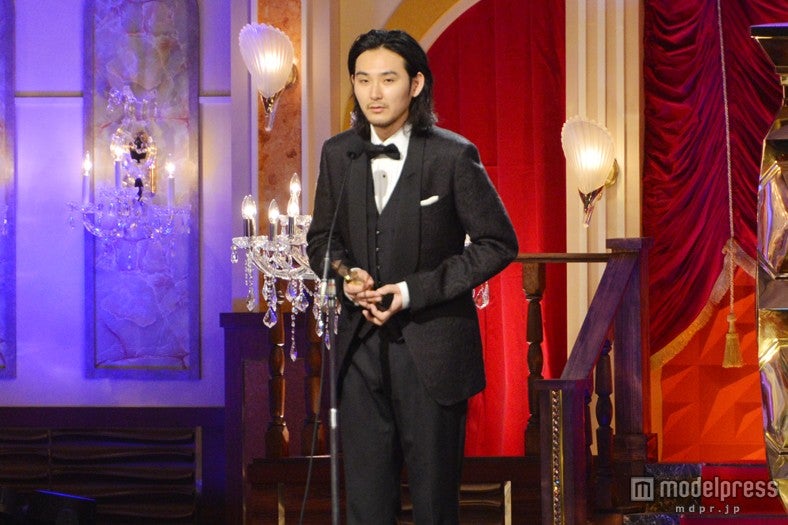 松田龍平、初の栄冠もクールに対応＜第37回日本アカデミー賞＞