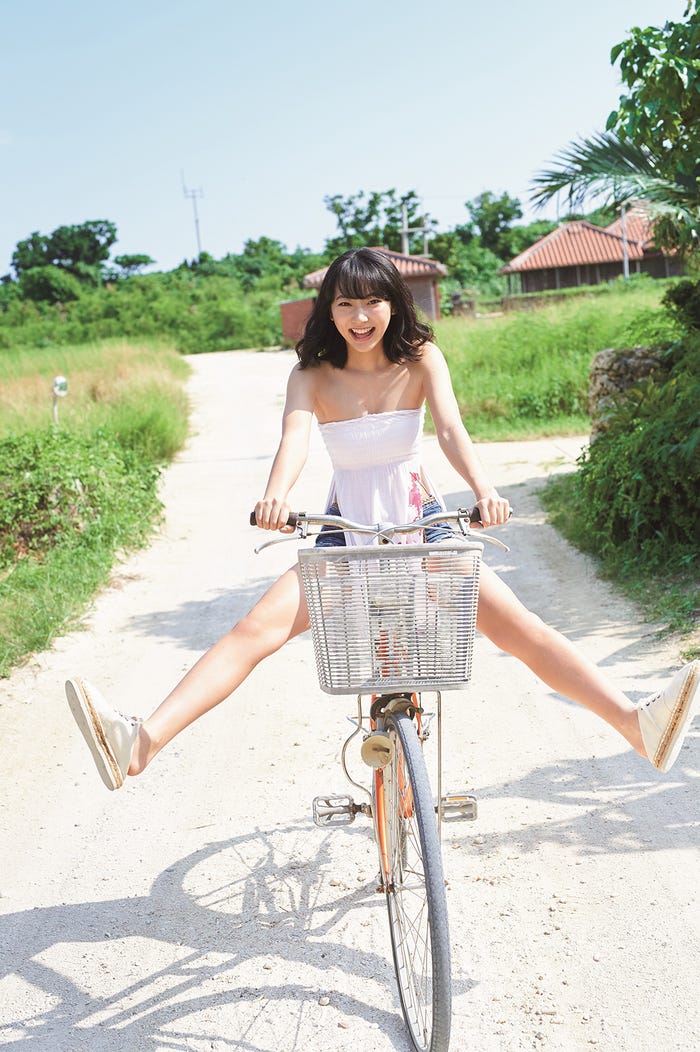 武田玲奈1stフォトブック「タビレナ」(東京ニュース通信社刊)