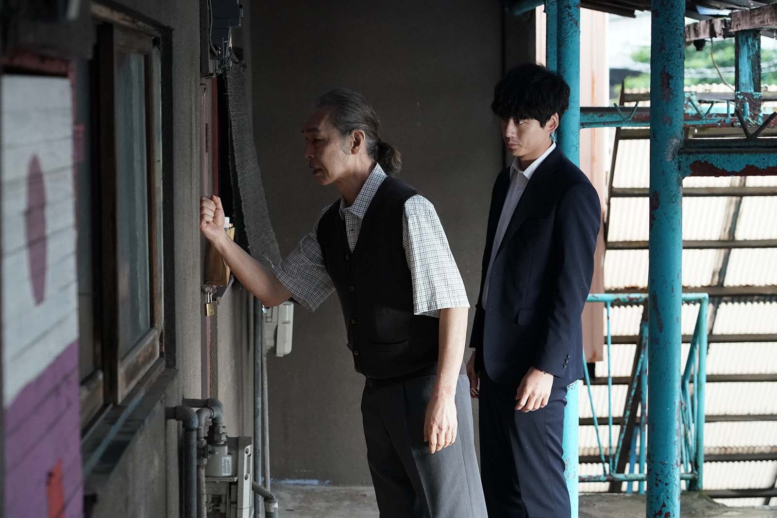 坂口健太郎ら「CODE―願いの代償―」第2話より（C）読売テレビ・日本テレビ