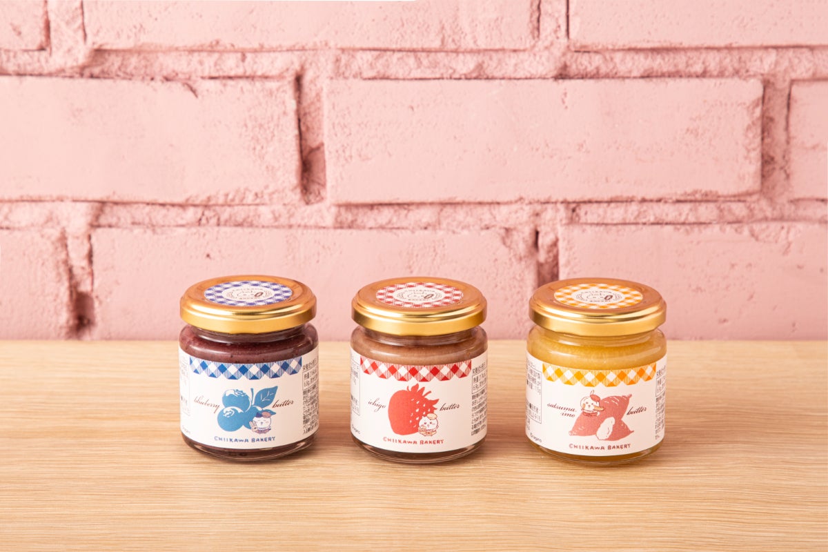 ジャム（ちいかわのいちごバター／ハチワレのブルーベリーバター／うさぎのさつまいもバター）各税込950円（C）nagano