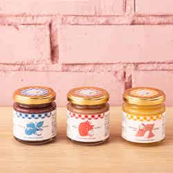 ジャム(ちいかわのいちごバター/ハチワレのブルーベリーバター/うさぎのさつまいもバター)各税込950円(C)nagano