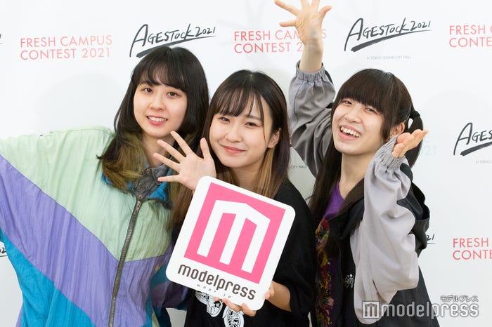 Ba.リノ、Gt&Vo.双葉、Dr.りぃこ/輪廻(C)モデルプレス