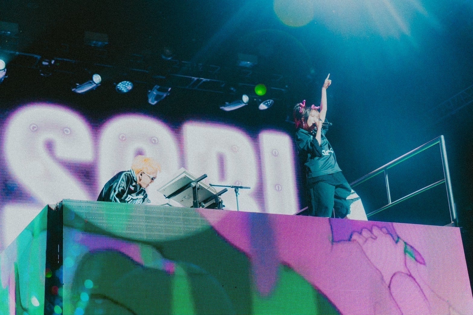 YOASOBI（C）photo by Kato Shumpei