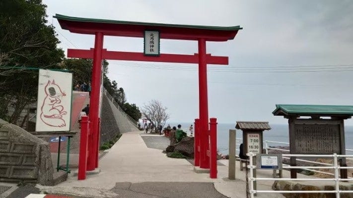 元乃隅神社の参道入口の鳥居(2022年3月撮影)