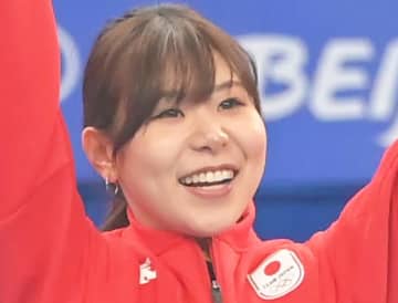 吉田夕梨花 夫との日の丸2ショ投稿「最高のレースをありがとう！！！」 首に金メダルのイラスト 昨春大けが時の写真も