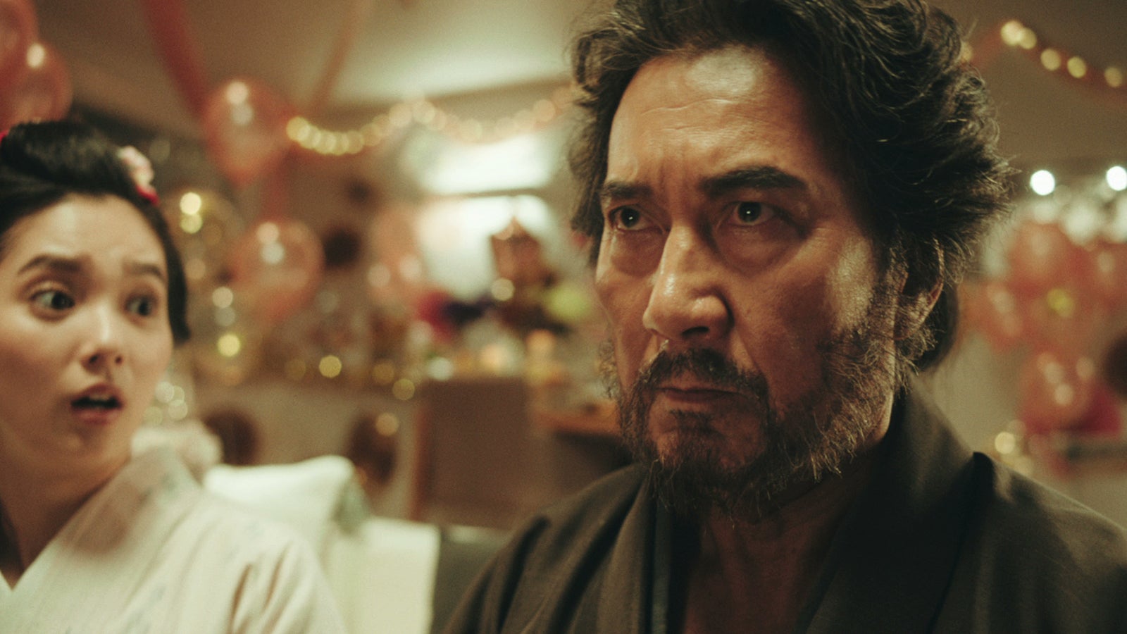 （左から）新川優愛、役所広司（提供写真）