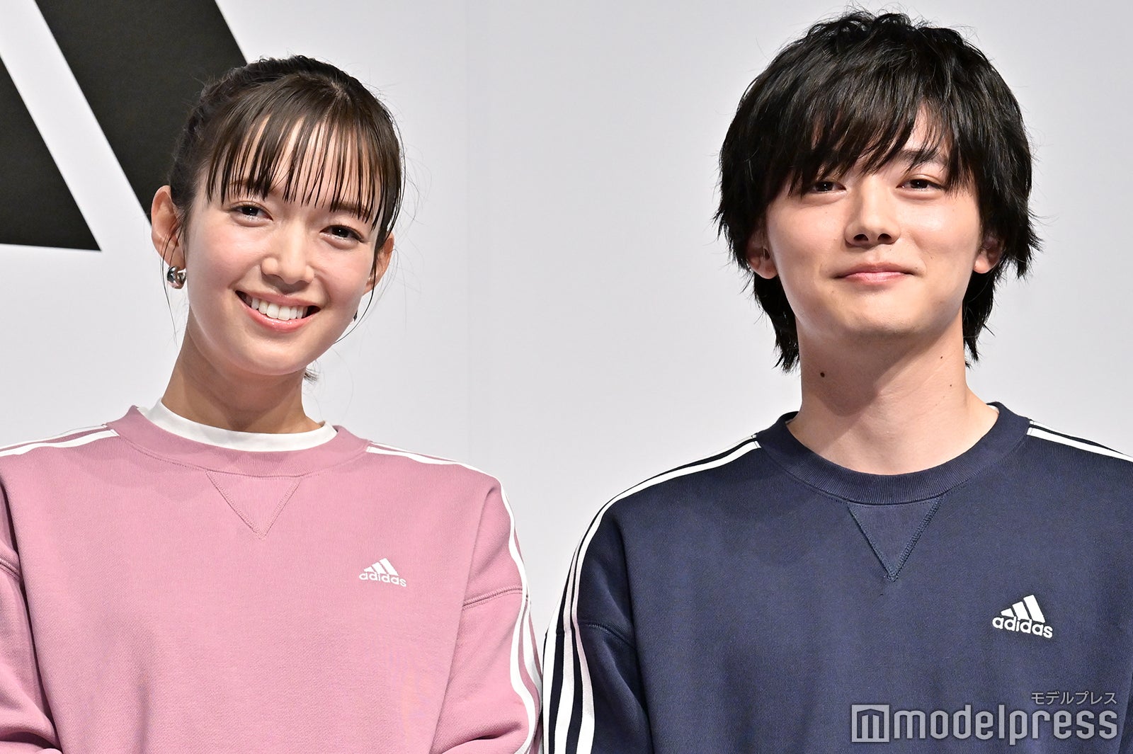 佐藤栞里、櫻井海音（C）モデルプレス
