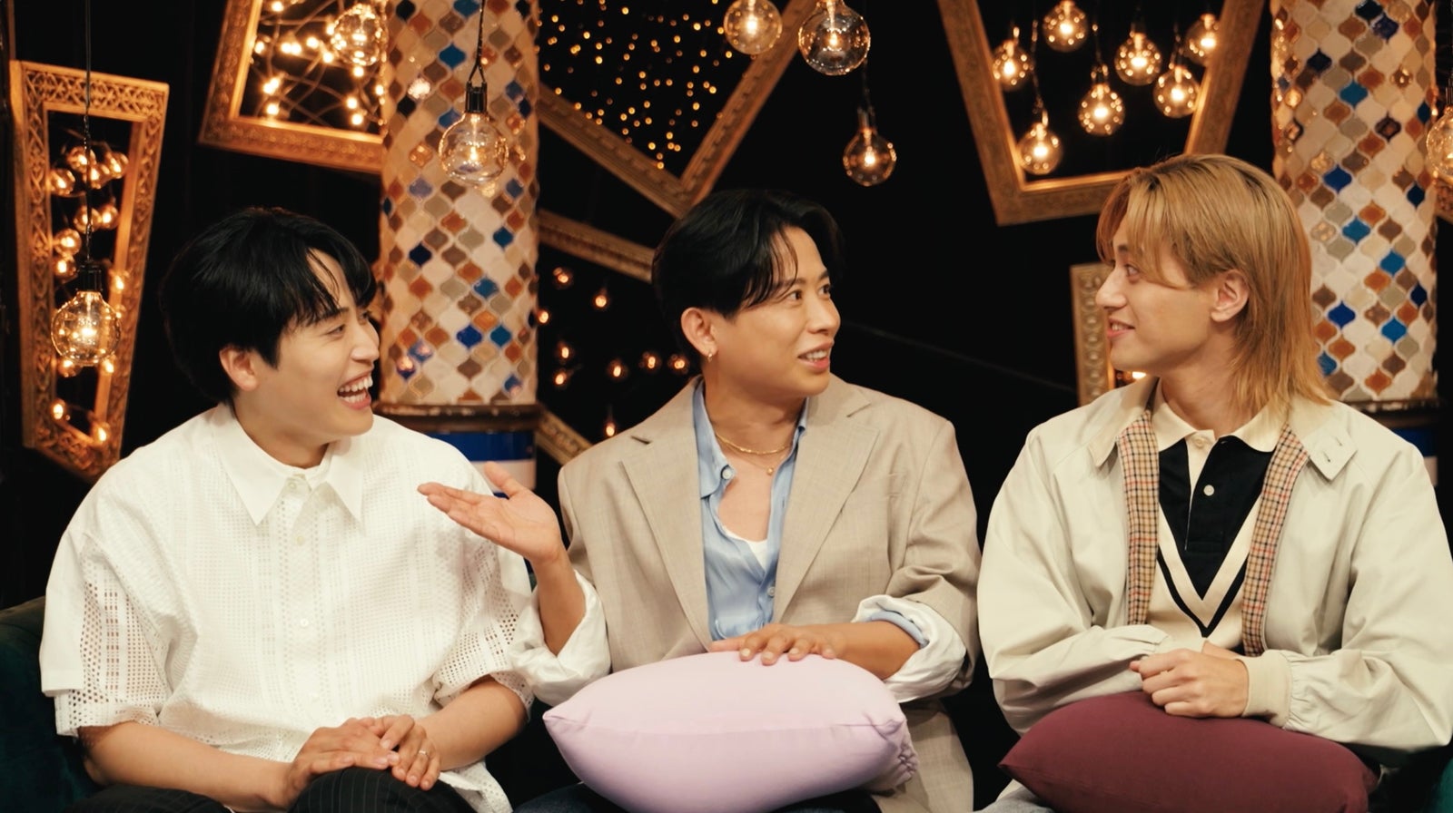 池田直人、小田切ヒロ、小島健「エイジレスボーイズ」（C）AbemaTV, Inc.