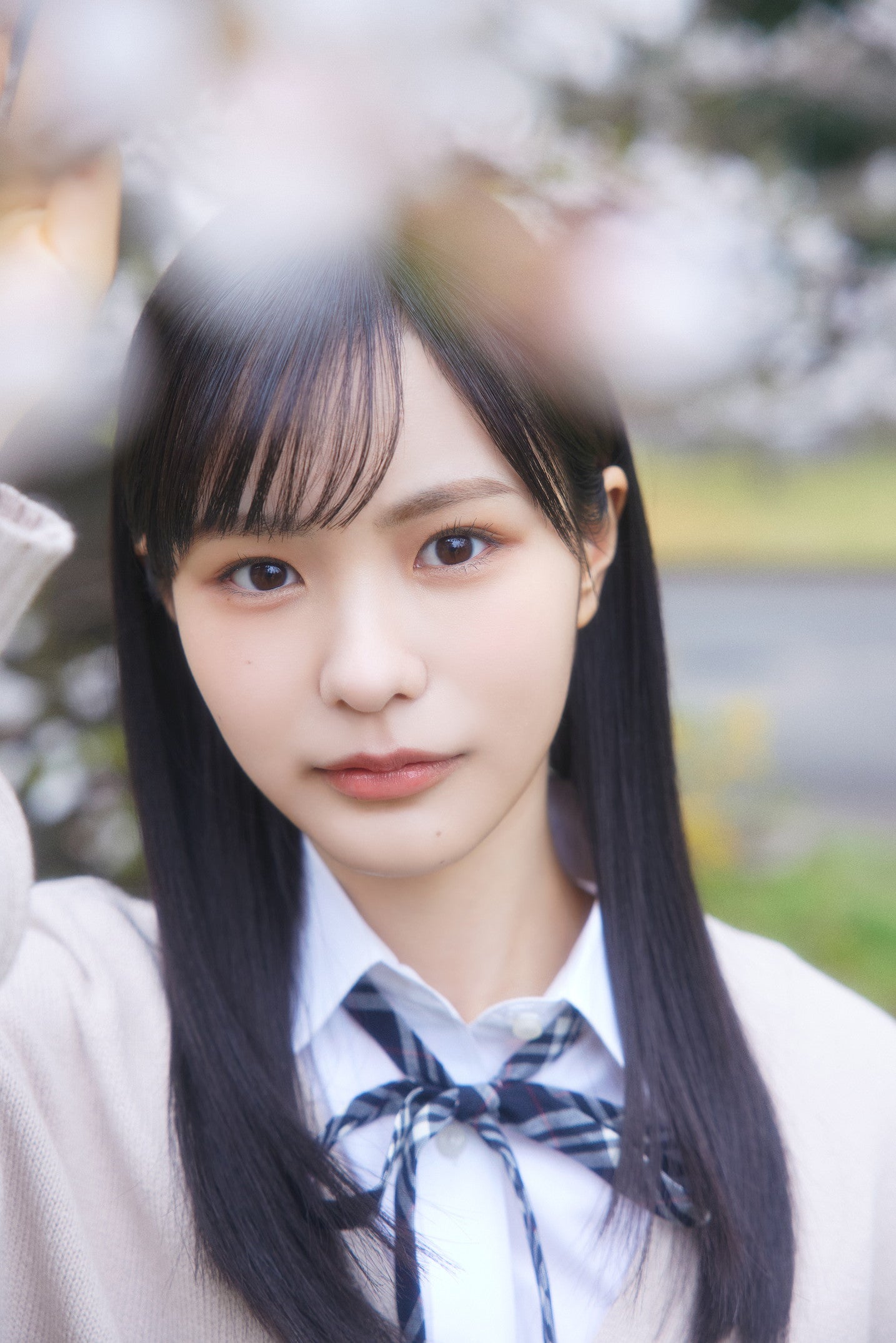 櫻坂46 四期生・山川宇衣の撮り下ろし写真＆手書きプロフィール