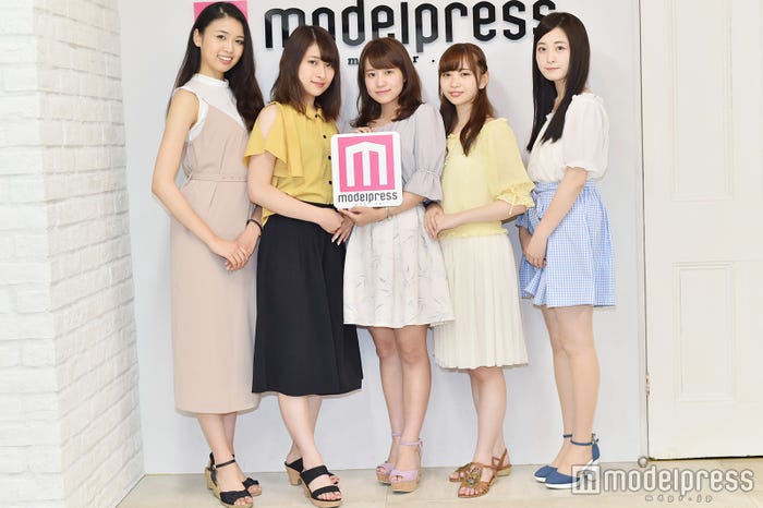 「ミス実践コンテスト2016」ファイナリスト/左から:小倉日南子さん、川井寧々さん、郷田さくらさん、重永成美さん、増子真緒さん(C)モデルプレス