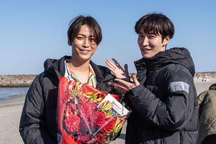 亀梨和也、渡辺翔太(C)2025「事故物件ゾク 恐い間取り」製作委員会