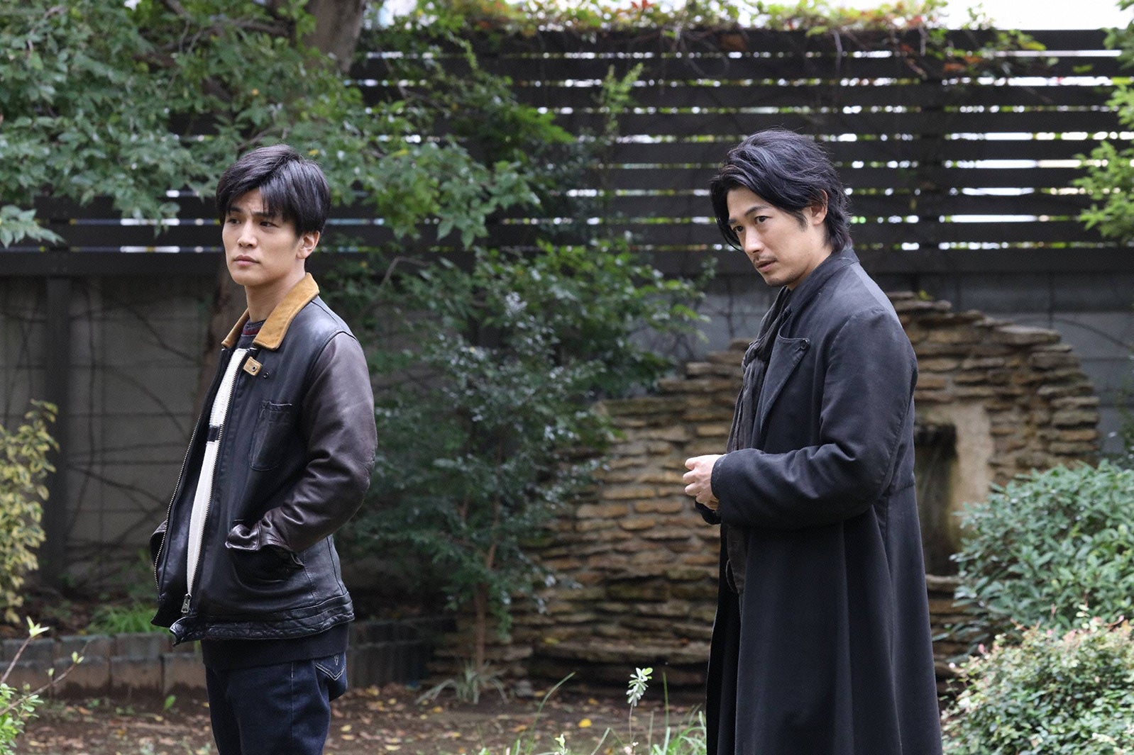 岩田剛典、ディーン・フジオカ／「シャーロック」第3話より（C）フジテレビ