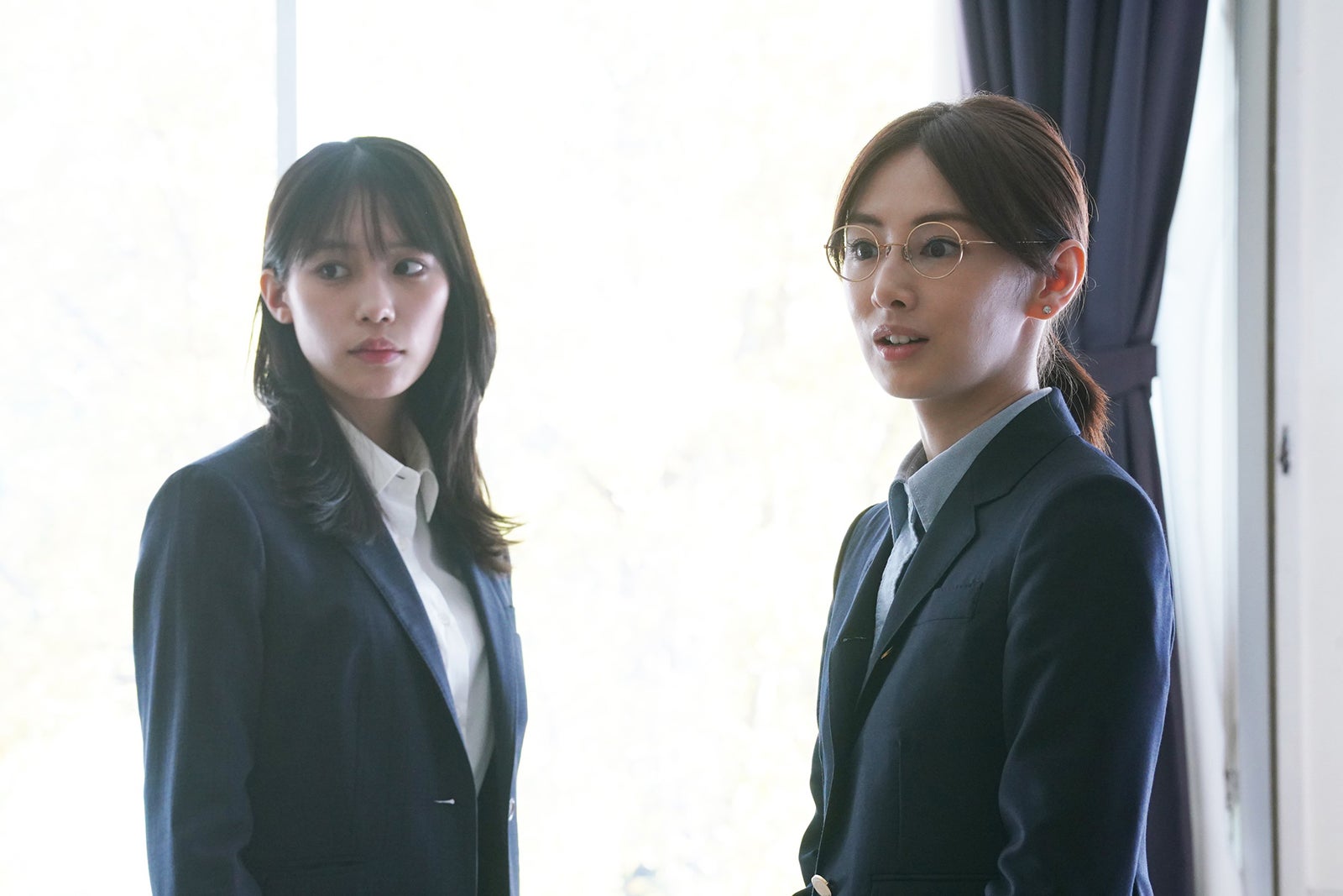 南沙良、北川景子 「女神の教室～リーガル青春白書～」第1話より（C）フジテレビ