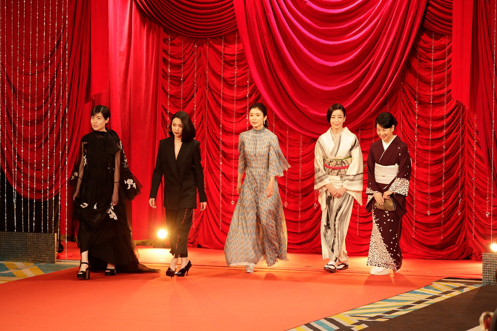 （左から）シム・ウンギョン、二階堂ふみ、松岡茉優、宮沢りえ、吉永小百合（C）日本アカデミー賞協会