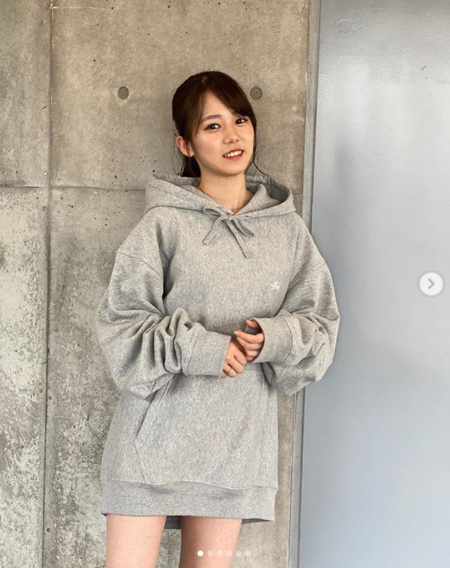 「ボンビーガール」で話題・川口葵、太ももチラリ“彼女感”ショット公開「足細すぎ」「似合ってる」と反響