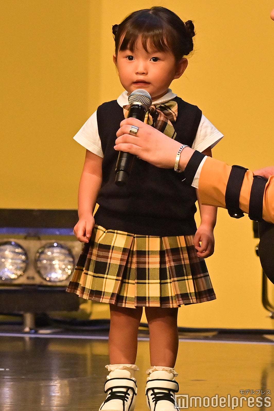 4歳の歌姫”村方乃々佳ちゃん、妹誕生に祝福の声「そっくりで可愛い」「嬉しそう」 - モデルプレス