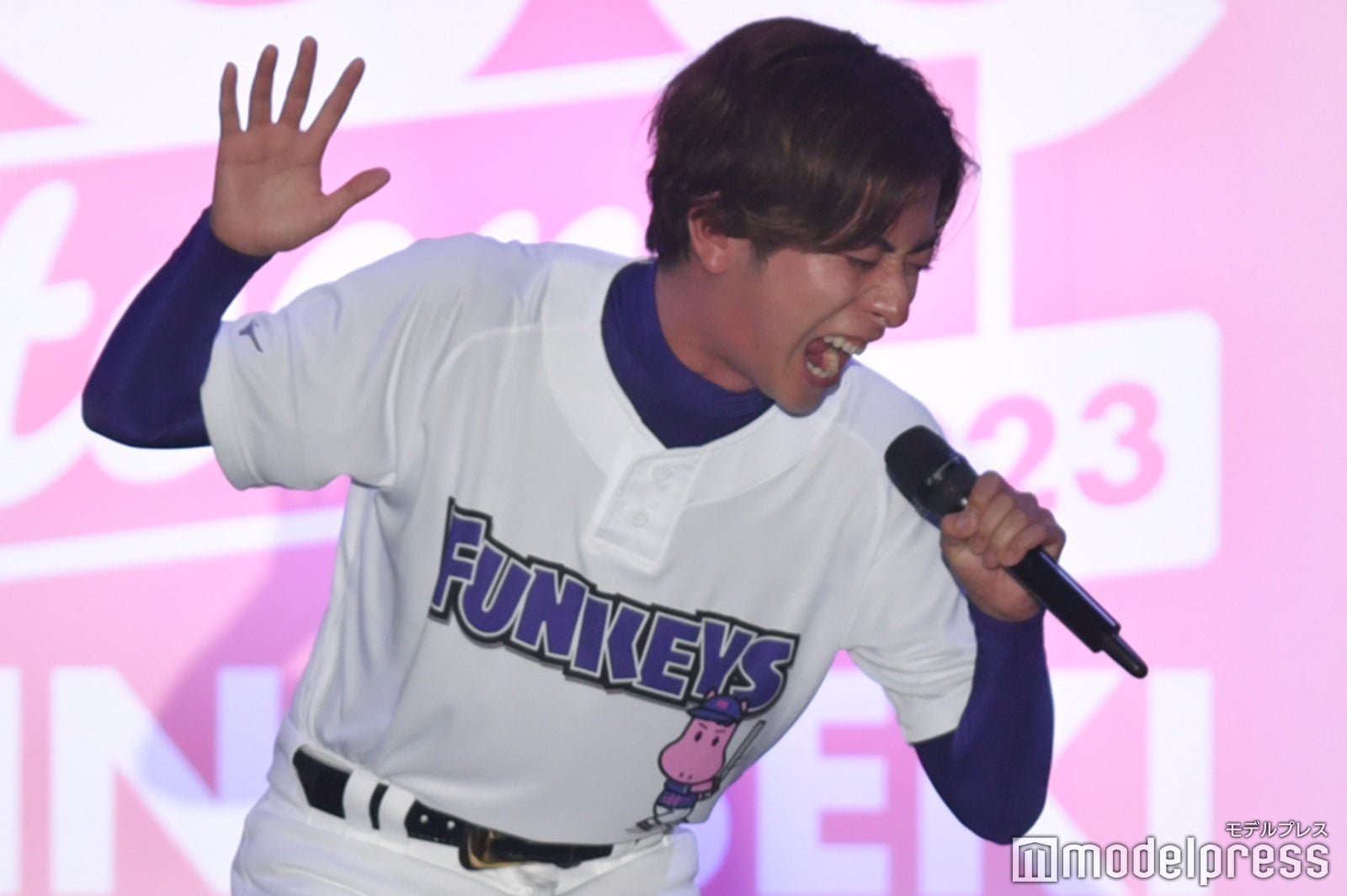 木村拓哉マネ全開の河合郁人（C）モデルプレス