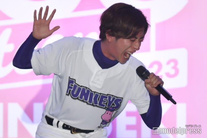 木村拓哉マネ全開の河合郁人(C)モデルプレス