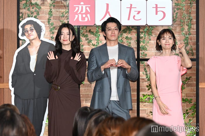 パネルの赤西仁、ハン・ヒョジュ、小栗旬、中村ゆり(C)モデルプレス