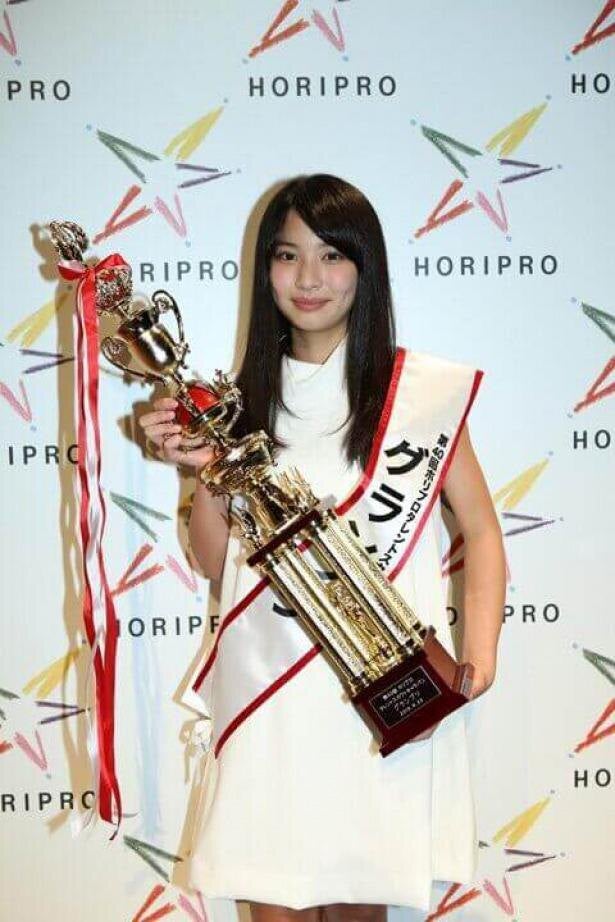 木下彩音 井上咲楽 ホリプロ同期 2shot公開 2人とも美人 かわいい モデルプレス