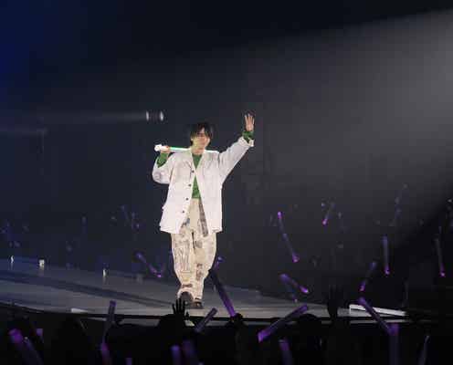 板垣李光人「サツコレ」シークレット登場 指ハートでファンサービス<札幌コレクション 2023 S/S>