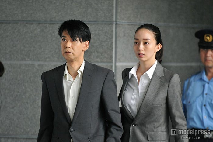 (左から)手塚とおる、松島花(C)2015「天空の蜂」製作委員会