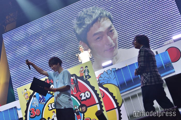 草なぎ剛、登場 (C)モデルプレス