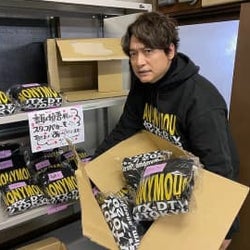 香取慎吾からの豪華で“お腹も心も幸せで満たされた”差し入れ&スタッフパーカー