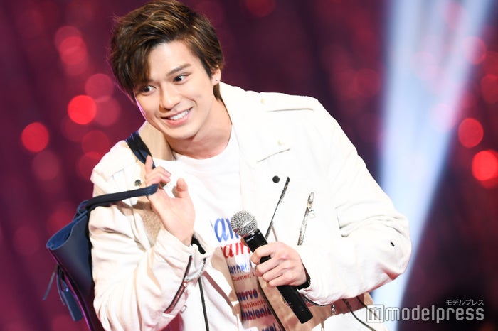 新田真剣佑 マッケンファミリー との夢明かす オースティン マホーンと英語でトークも モデルプレス 新田真剣佑 マッケンファミリー との夢明かす オースティン マホーンと英語でトークも モデルプレス