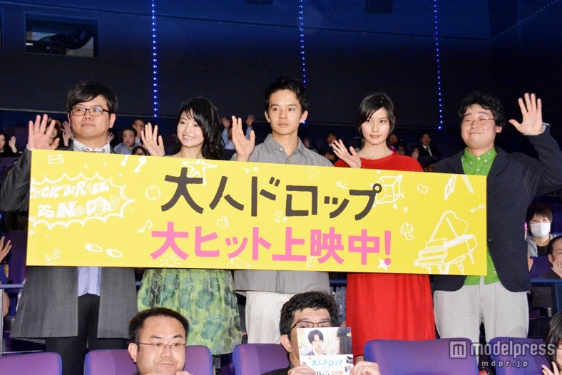 映画「大人ドロップ」初日舞台あいさつ（左から）飯塚健監督、小林涼子、池松壮亮、橋本愛、前野朋哉