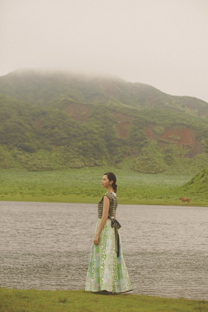 中条あやみ「明日へのことば」撮影／尾身沙紀　撮影協力／界 阿蘇