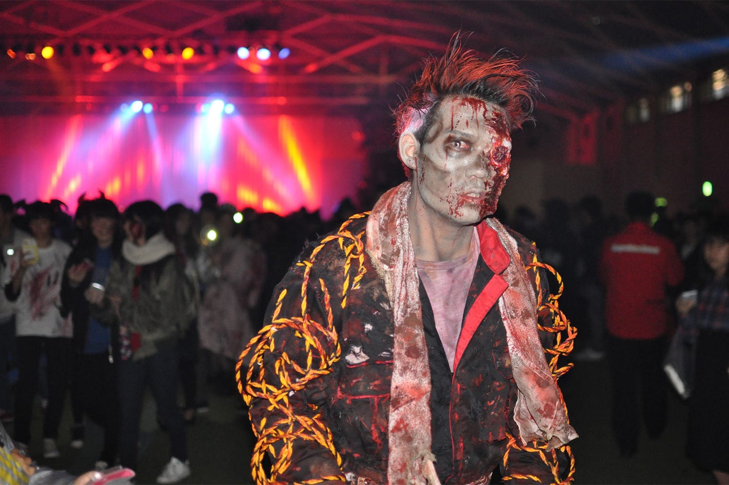 DJパーティ×ゾンビに絶叫!ナガシマスパーランドで初のクリスマス