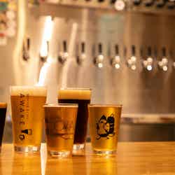 オリジナルのクラフトビールが飲めるブリューパブ・AWAKE/提供画像