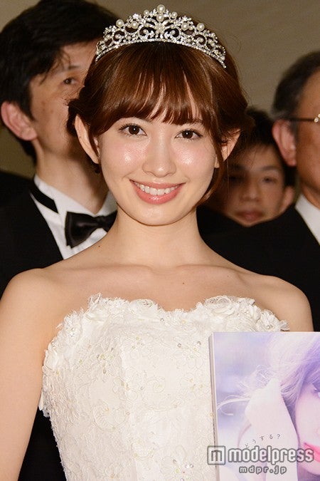 AKB48 3体セット　B.Bストラップ小嶋陽菜　高橋みなみ　指原莉乃 AKB48の66thシングルのアーティスト写真。 - 前田敦子、高橋