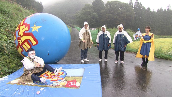 山内健司、濱家隆一、長田庄平、松尾駿、渋谷凪咲(C)フジテレビ