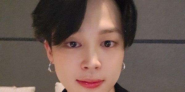 Btsジミン 黒髪にイメチェン レインボーヘアからの変貌に反響 圧倒的美 モデルプレス