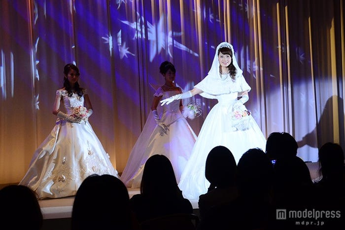 ベルをイメージしたドレス