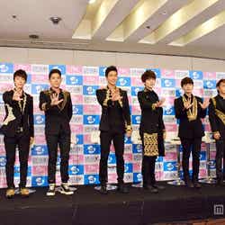 SUPER JUNIOR(左から:ウニョク、ドンヘ、カンイン、シウォン、キュヒョン、リョウク、ソンミン、シンドン)