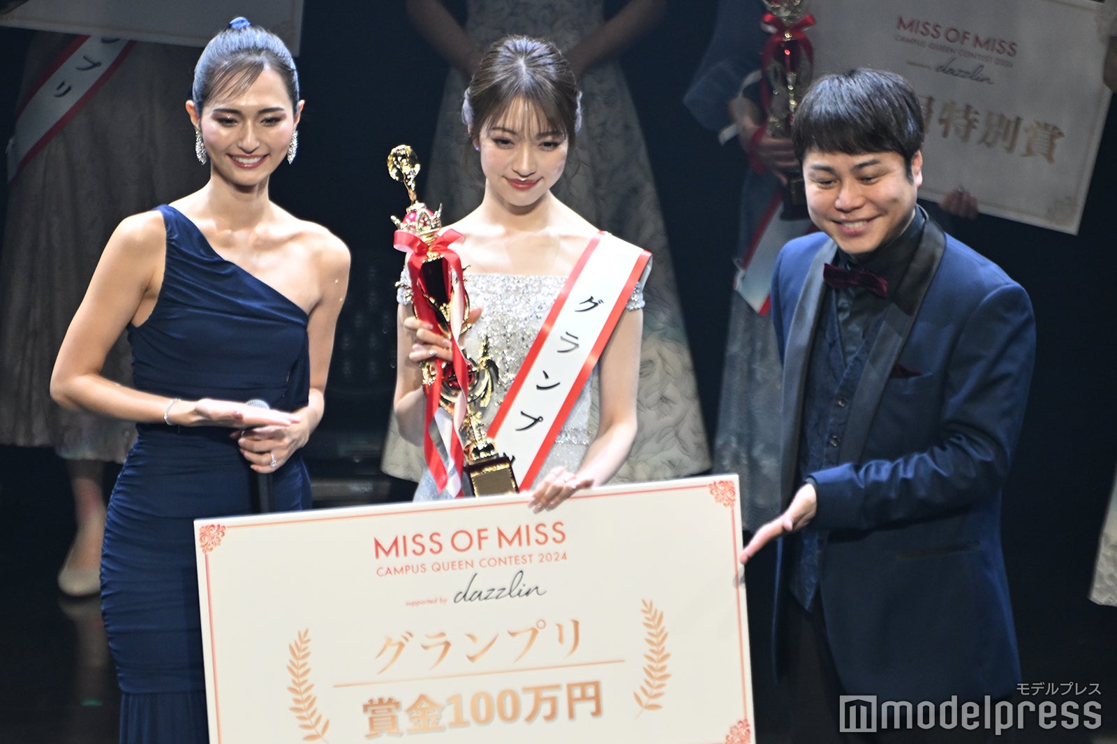 山賀琴子、大平ひかるさん、井上裕介（C）モデルプレス