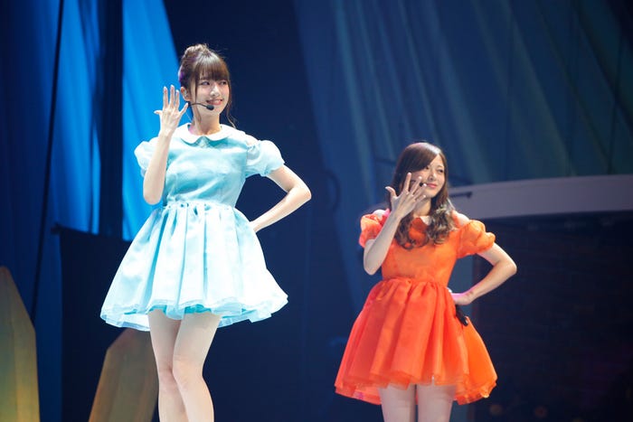 橋本奈々未、白石麻衣(C)乃木坂46LLC