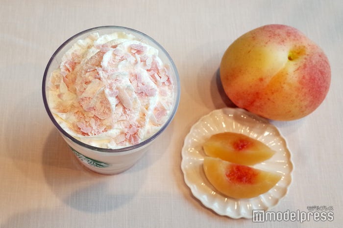 桜の花びらのようなシェイブチョコがたっぷり(C)モデルプレス