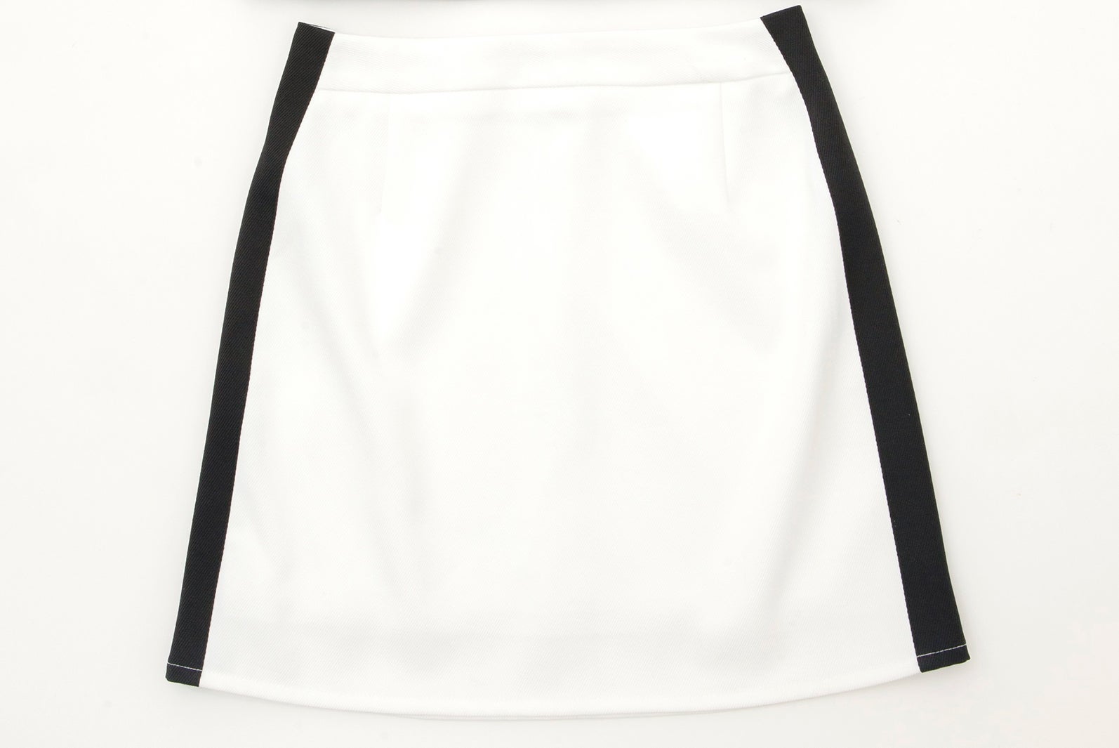 スカート（提供写真）