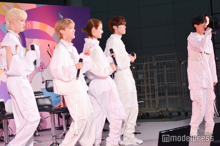 「KILLING PART」を歌う佐野雄大、高塚大夢、松田迅、尾崎匠海、藤牧京介 (C)モデルプレス