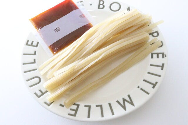 ダイソー 韓国キムチチゲ麺 ダイソーの韓国キムチチゲ麺の内容