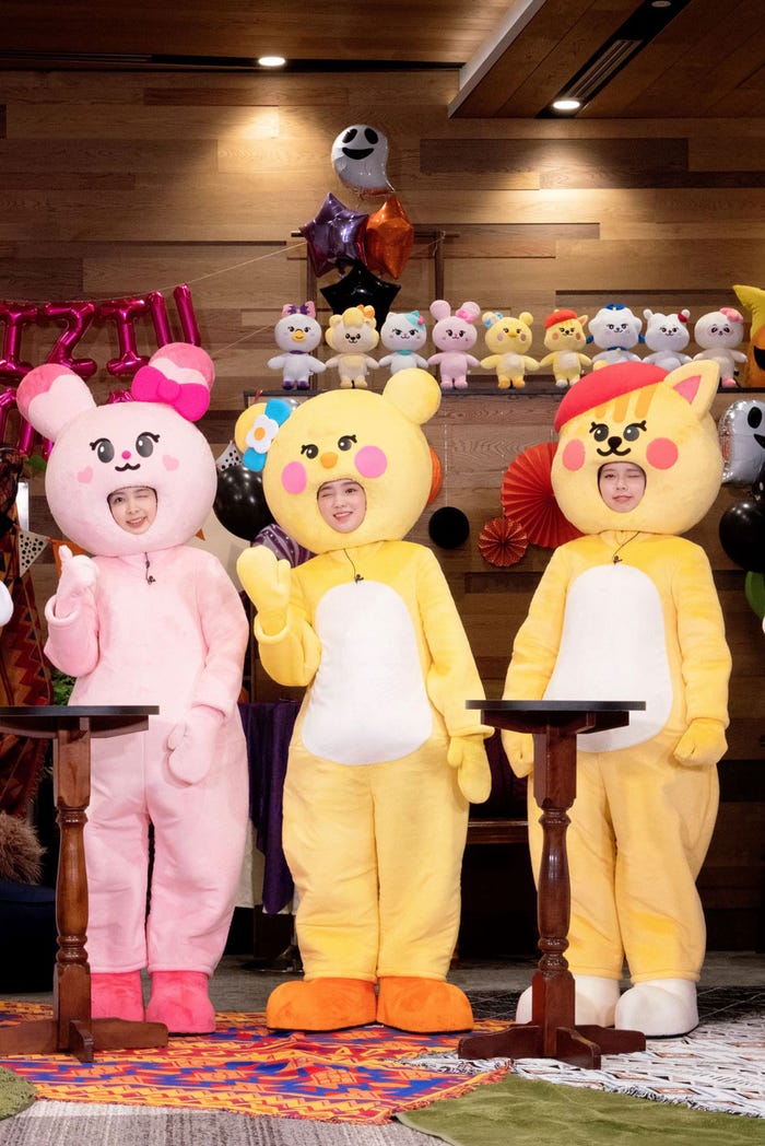 (左から)MIIHI、RIO、RIKU/NiziU (提供写真)