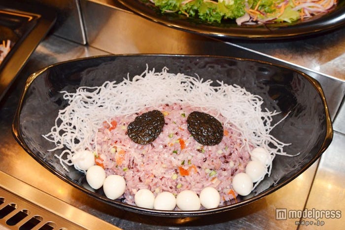 食事もスケルトンモチーフに(セイリングデイブッフェ)/東京ディズニーシー