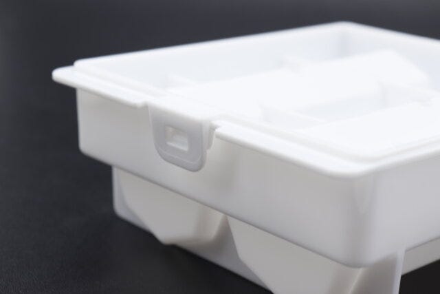 ダイソーのドリンクボトル用のアイストレーのバックル