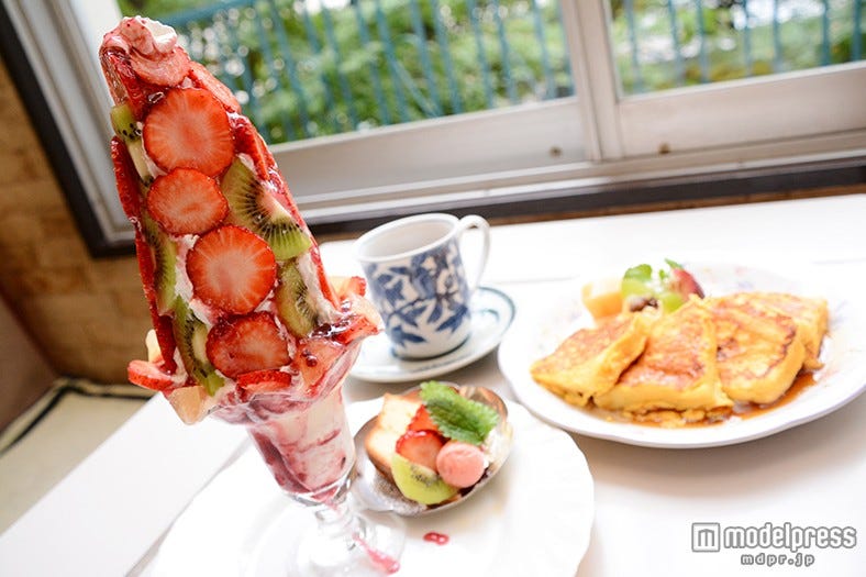 甘党女子が恋する、金沢「カフェ・ド・ティー・エリー」のデカ盛りイチゴパフェ