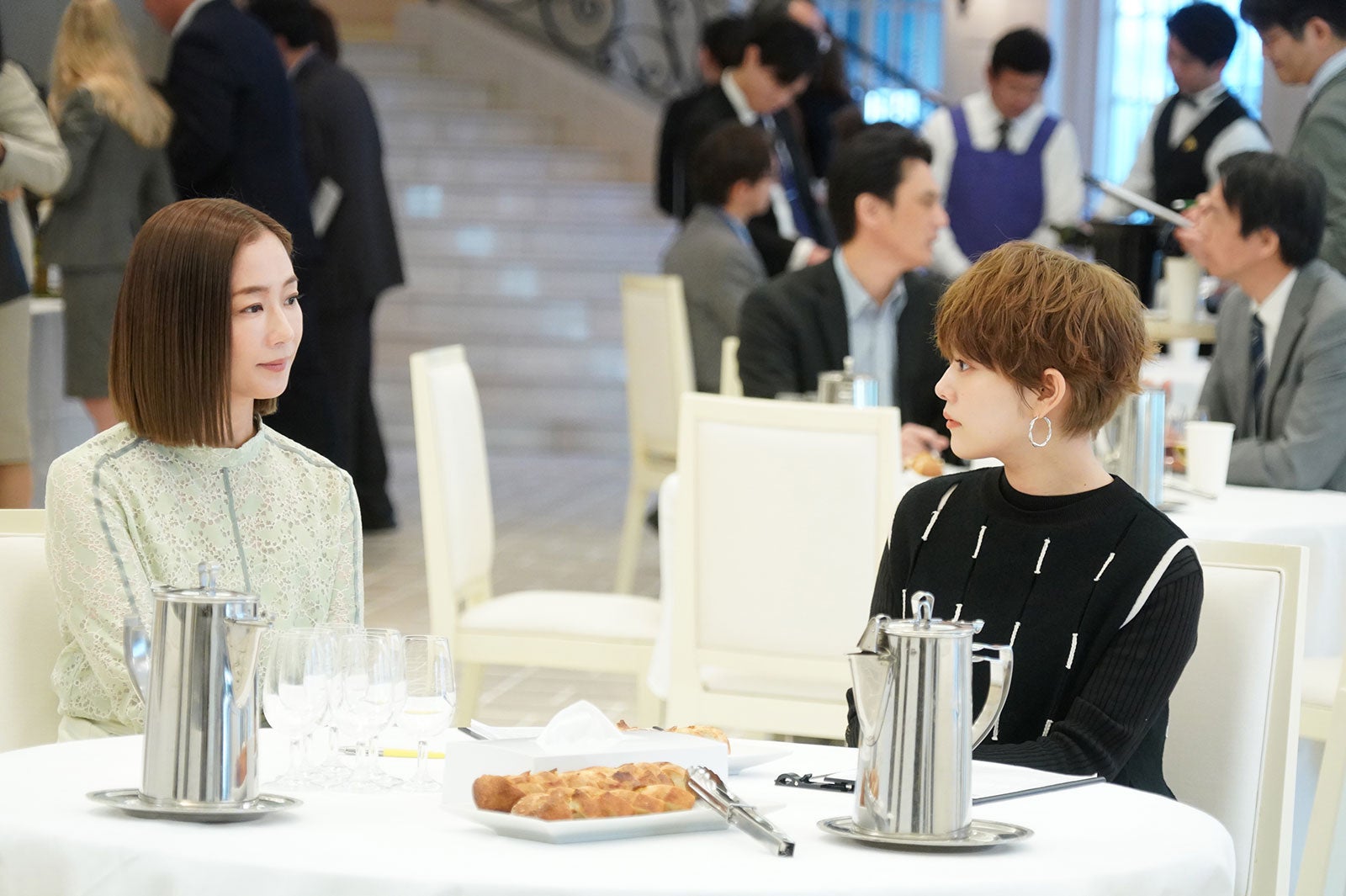 優香、高畑充希／「ムチャブリ！　わたしが社長になるなんて」第4話より（C）日本テレビ