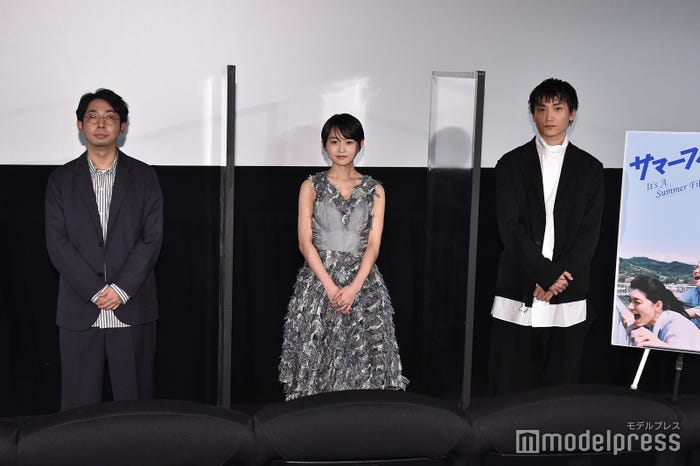 松本壮史監督、伊藤万理華、金子大地 (C)モデルプレス